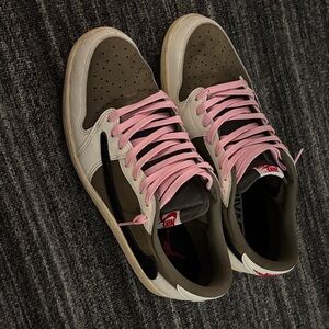 Nike Men’s Travis scott Jordan 1 Olive and Pink Sneakers